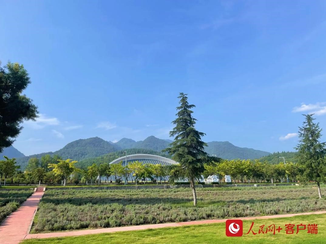 初秋時節(jié)的秦嶺國家植物園。人民網(wǎng)記者李依環(huán)攝