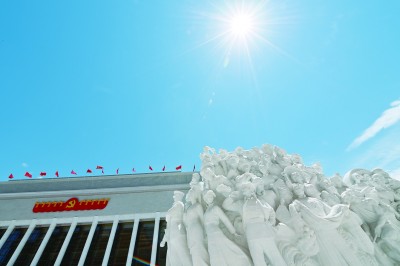 堅(jiān)持和加強(qiáng)黨的全面領(lǐng)導(dǎo)：創(chuàng)造中國奇跡的最核心密碼