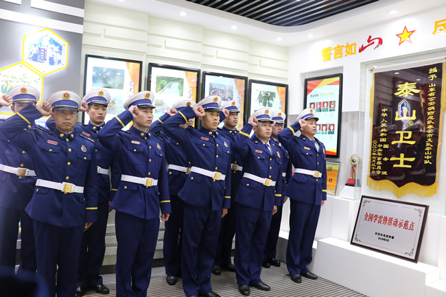 泰山消防救援站集體宣誓。 泰山消防救援站供圖