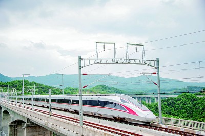 沿著高質(zhì)量發(fā)展航道：中國經(jīng)濟巨輪破浪前行