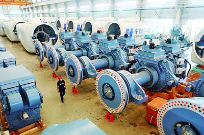 沿著高質(zhì)量發(fā)展航道：中國經(jīng)濟巨輪破浪前行