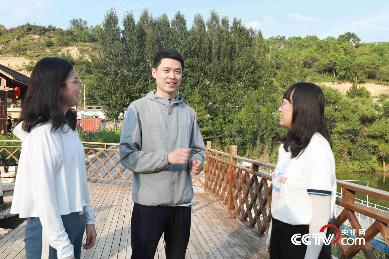 陜西師范大學(xué)師生在延安吳起縣調(diào)研 央視網(wǎng)記者 彭俊 攝