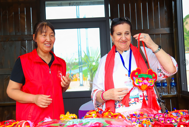 【2022打卡中國】外國網(wǎng)紅走進(jìn)大美運(yùn)城 感受黃河文化魅力多姿_fororder_26