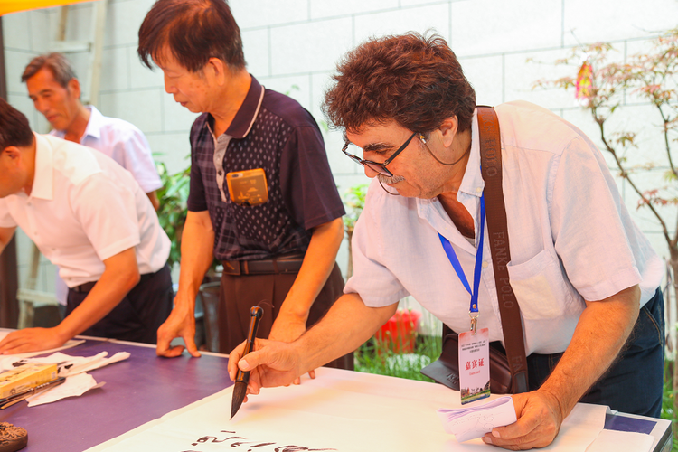 【2022打卡中國】外國網(wǎng)紅走進(jìn)大美運(yùn)城 感受黃河文化魅力多姿_fororder_23