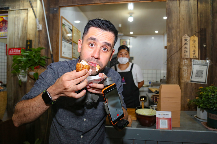 【2022打卡中國】外國網(wǎng)紅走進(jìn)大美運(yùn)城 感受黃河文化魅力多姿_fororder_25