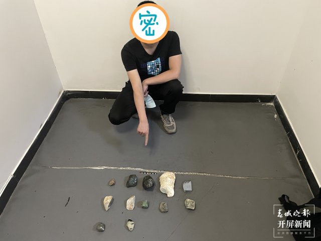 為市民追回價值71000元的翡翠原石 騰沖公安獲贈錦旗