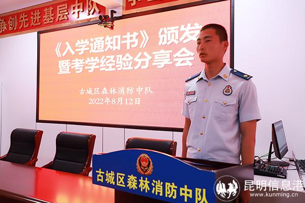 圖為馬玉博分享考學(xué)經(jīng)驗。王杰攝