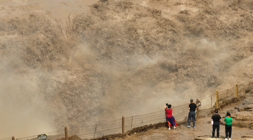 【2022打卡中國】看河水奔涌 聽古渡低吟 外國網(wǎng)紅體驗黃河的“千種風(fēng)情”_fororder_cccc2