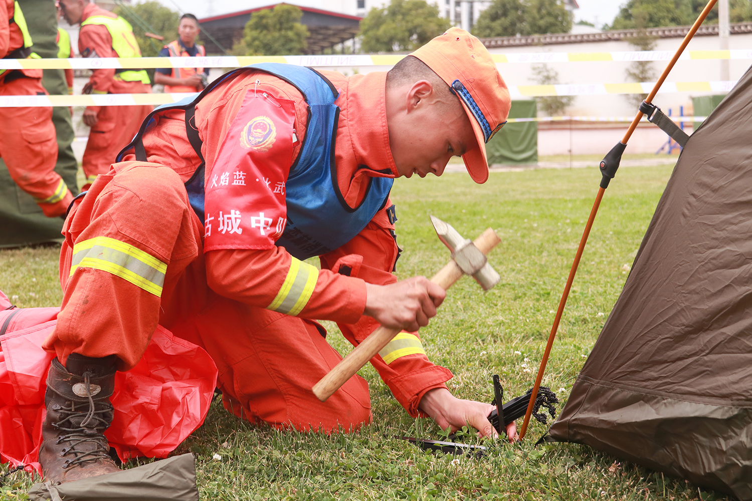 帳篷架設(shè)與撤收 帳篷架設(shè)與撤收