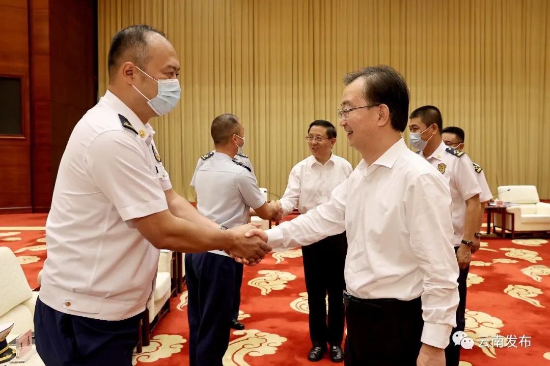 省委省政府領(lǐng)導會見云南森林消防滅火救援隊伍代表 王寧講話 王予波參加