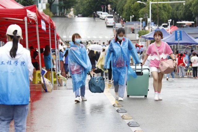 溫暖又有愛！云南多所大學(xué)“萌新”報到（圖片由學(xué)校提供）