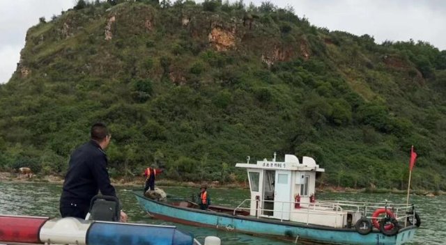 昆明西山區(qū)在滇池外海重點水域展開專項整治（供圖）