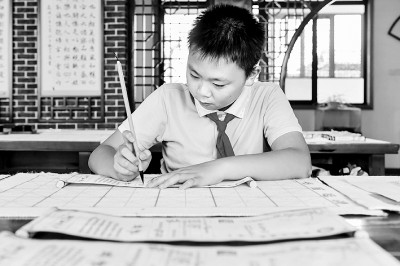 “背書包 上學(xué)校” 第一步這樣邁更從容