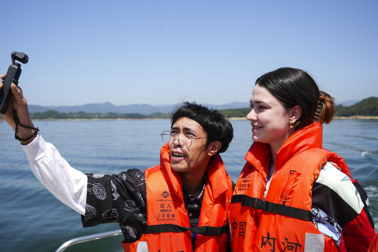 山水相逢“皖美”發(fā)現(xiàn) 外國網(wǎng)紅博主打卡錦繡安徽生態(tài)之美_fororder_2