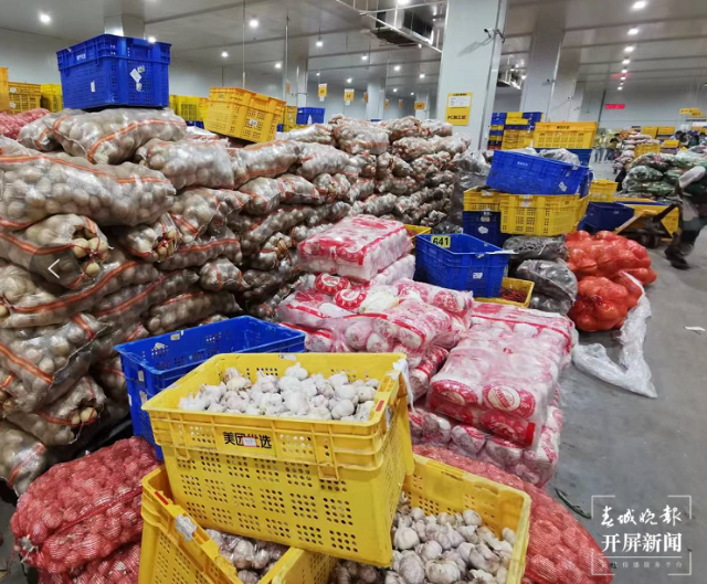 昆明各大商超物資充足(春城晚報(bào)–開屏新聞?dòng)浾?朱婉琪 孫江葒 攝)