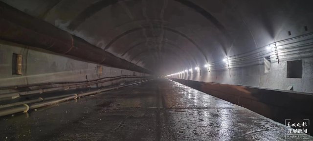 彌玉高速公路登樓山隧道正洞開挖突破萬米大關(guān)(開屏新聞記者 李春麗 楊茜 通訊員 王娟 張鑫 攝)