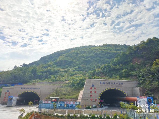 彌玉高速公路登樓山隧道正洞開挖突破萬米大關(guān)(開屏新聞記者 李春麗 楊茜 通訊員 王娟 張鑫 攝)