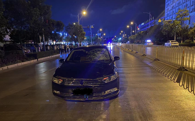 昆明交警警示曝光|網(wǎng)約車超速過人行道 時速66公里撞人觸“刑法”(警方供圖)