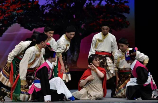 謳歌時(shí)代楷模 致敬人民教師——滇劇《張桂梅》在國(guó)家大劇院演出圓滿成功