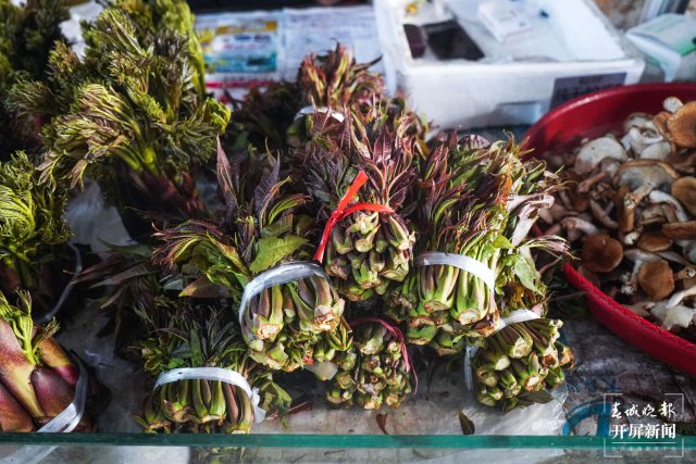 德宏菜市場(chǎng)（開屏新聞?dòng)浾?馬楠 通訊員 胡佩靈 楊曉玲 攝）