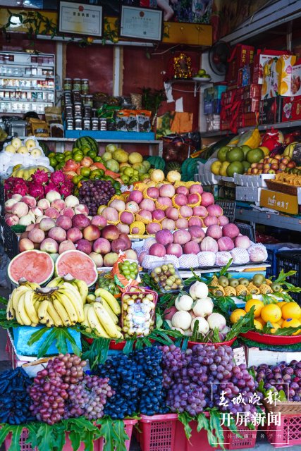 德宏菜市場(chǎng)（開屏新聞?dòng)浾?馬楠 通訊員 胡佩靈 楊曉玲 攝）