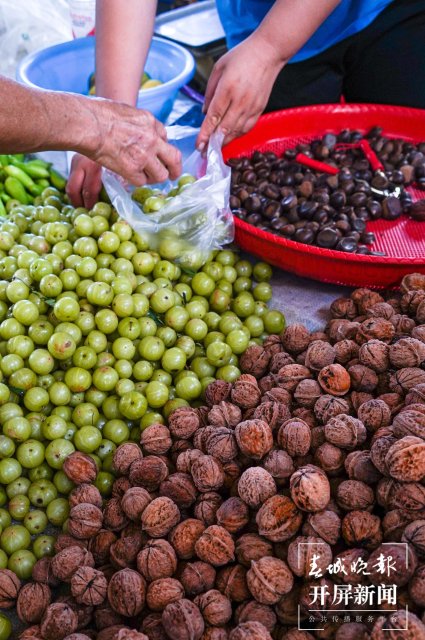 德宏菜市場(chǎng)（開屏新聞?dòng)浾?馬楠 通訊員 胡佩靈 楊曉玲 攝）