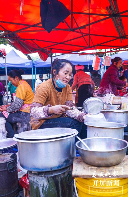 德宏菜市場(chǎng)（開屏新聞?dòng)浾?馬楠 通訊員 胡佩靈 楊曉玲 攝）