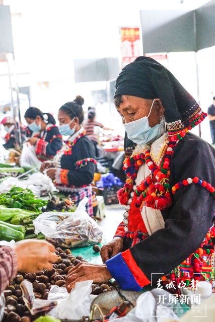 德宏菜市場(chǎng)（開屏新聞?dòng)浾?馬楠 通訊員 胡佩靈 楊曉玲 攝）