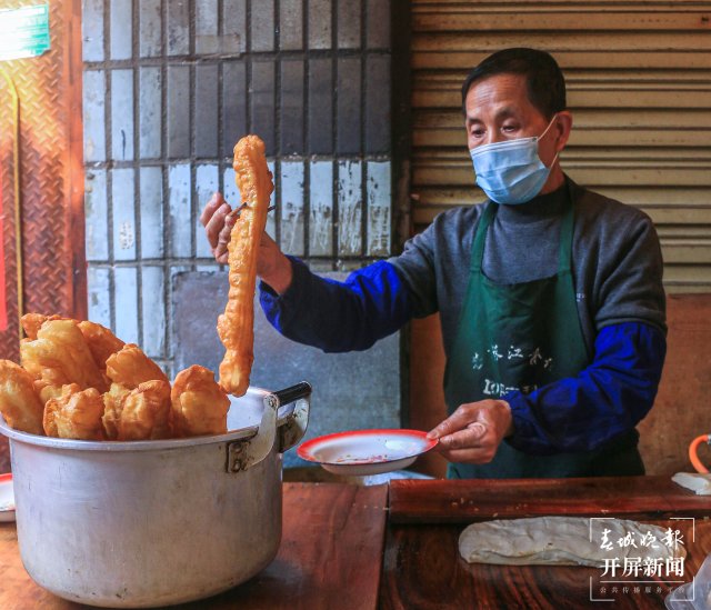 德宏菜市場(chǎng)（開屏新聞?dòng)浾?馬楠 通訊員 胡佩靈 楊曉玲 攝）