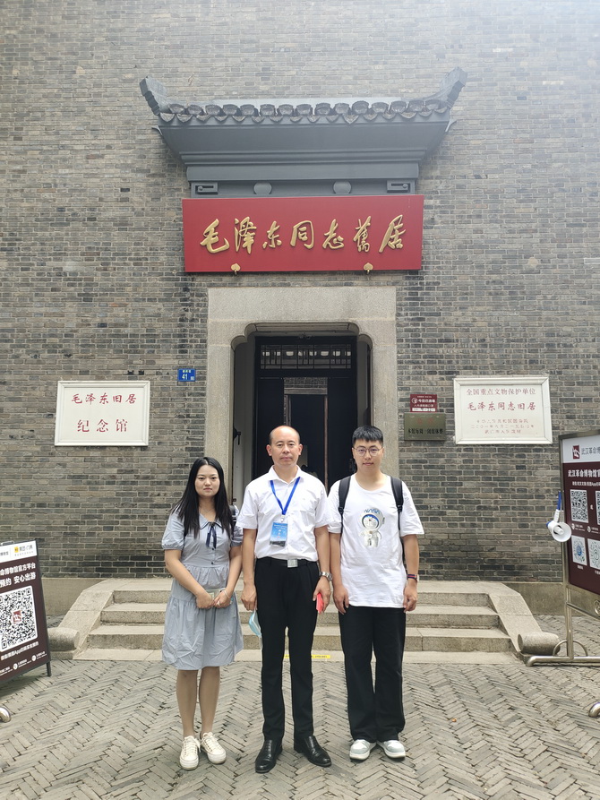 圖為培訓(xùn)班學(xué)員到毛澤東舊居和中共五大會址、武昌農(nóng)講所開展現(xiàn)場教學(xué) 1