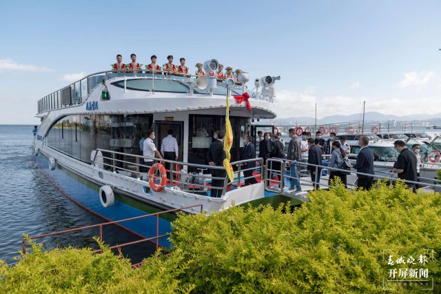 云南第一艘綠色Ⅲ級船“風花雪月號”洱海首航（開屏新聞通訊員 羅鑄 攝）