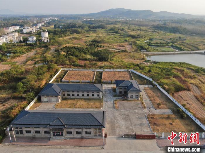 9月29日，航拍江西九江湖口縣均橋供水加壓站，該加壓站是湖邊鄉(xiāng)鎮(zhèn)供水管網(wǎng)的重要項(xiàng)目之一。　劉力鑫 攝