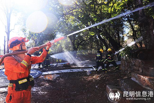 與城市消防開(kāi)展聯(lián)合撲救演練。