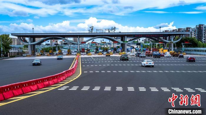 國慶高速“免通”十年側(cè)記:多項變革賦能通行新體驗