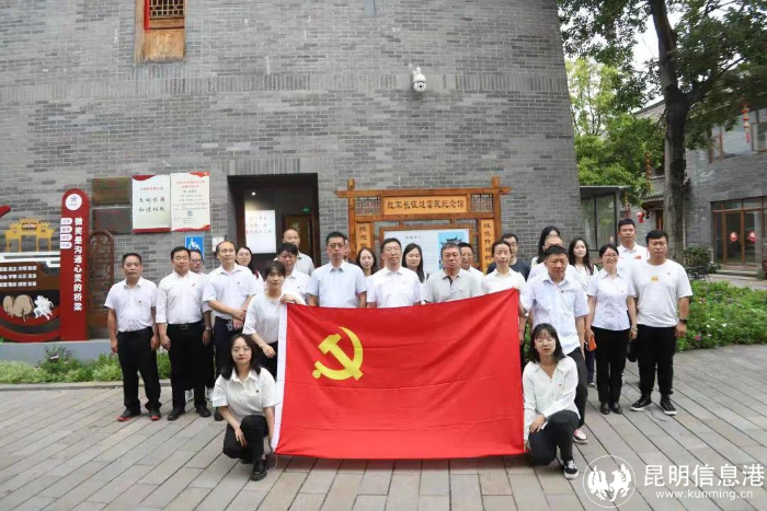 師生開展“憶初心 強黨性 明方向”主題教育活動 師生開展“憶初心 強黨性 明方向”主題教育活動