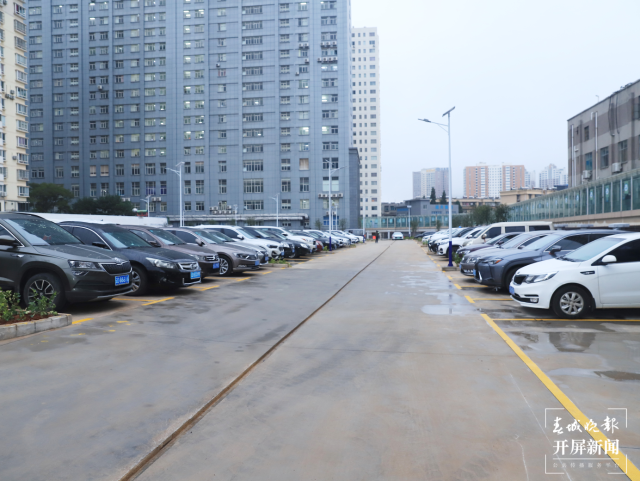 曲靖中心城區(qū)最大停車場建成投用(開屏新聞記者 蔣瓊波 通訊員 陳林 攝)