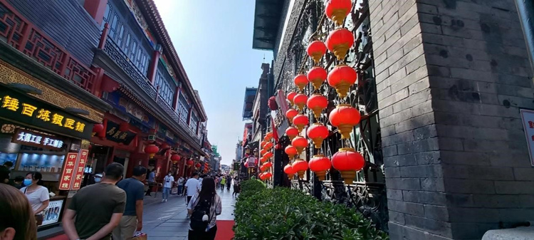 格魯吉亞經(jīng)濟(jì)中心網(wǎng)記者莉安娜鏡頭下的北京前門大街。受訪者供圖。