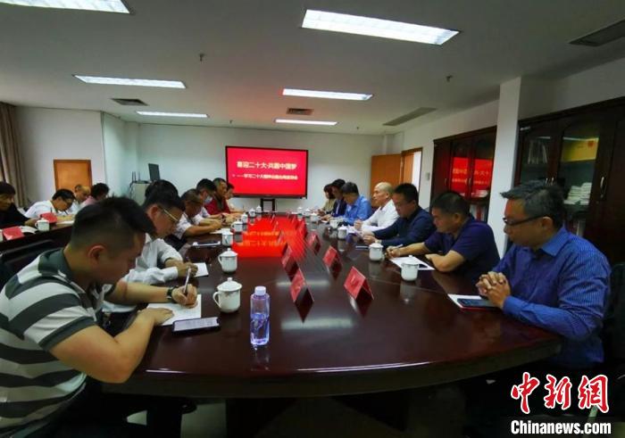 圖為三明市臺(tái)港澳辦組織召開(kāi)臺(tái)商臺(tái)胞代表學(xué)習(xí)中共二十大精神座談會(huì)?！±壮肌z