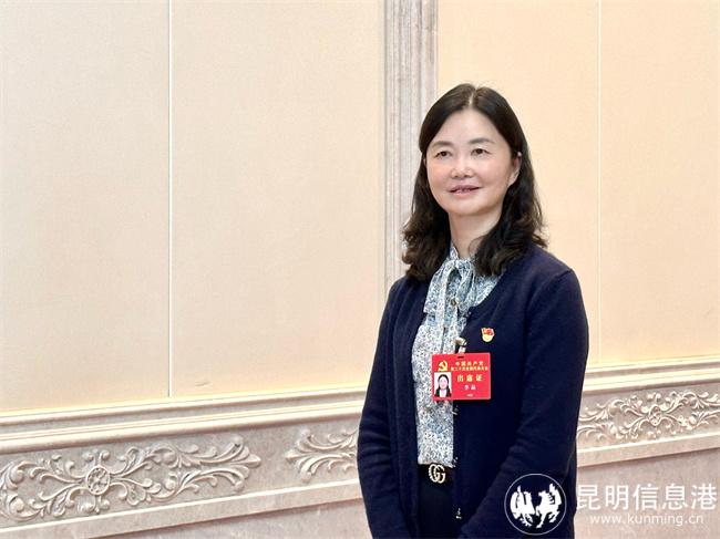 二十大代表，曲靖市第一中學(xué)黨委書記、校長李晶