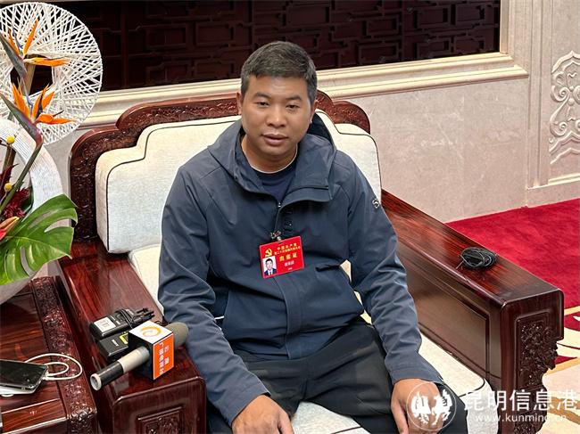 二十大代表，騰沖市清水鎮(zhèn)黨委委員、副鎮(zhèn)長，三家村總支部書記、主任趙家清