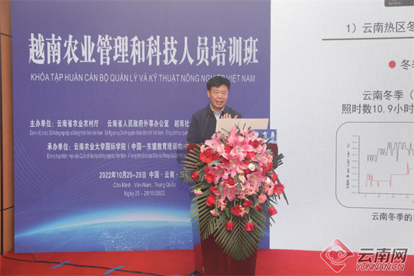 00305072030_8e597eef