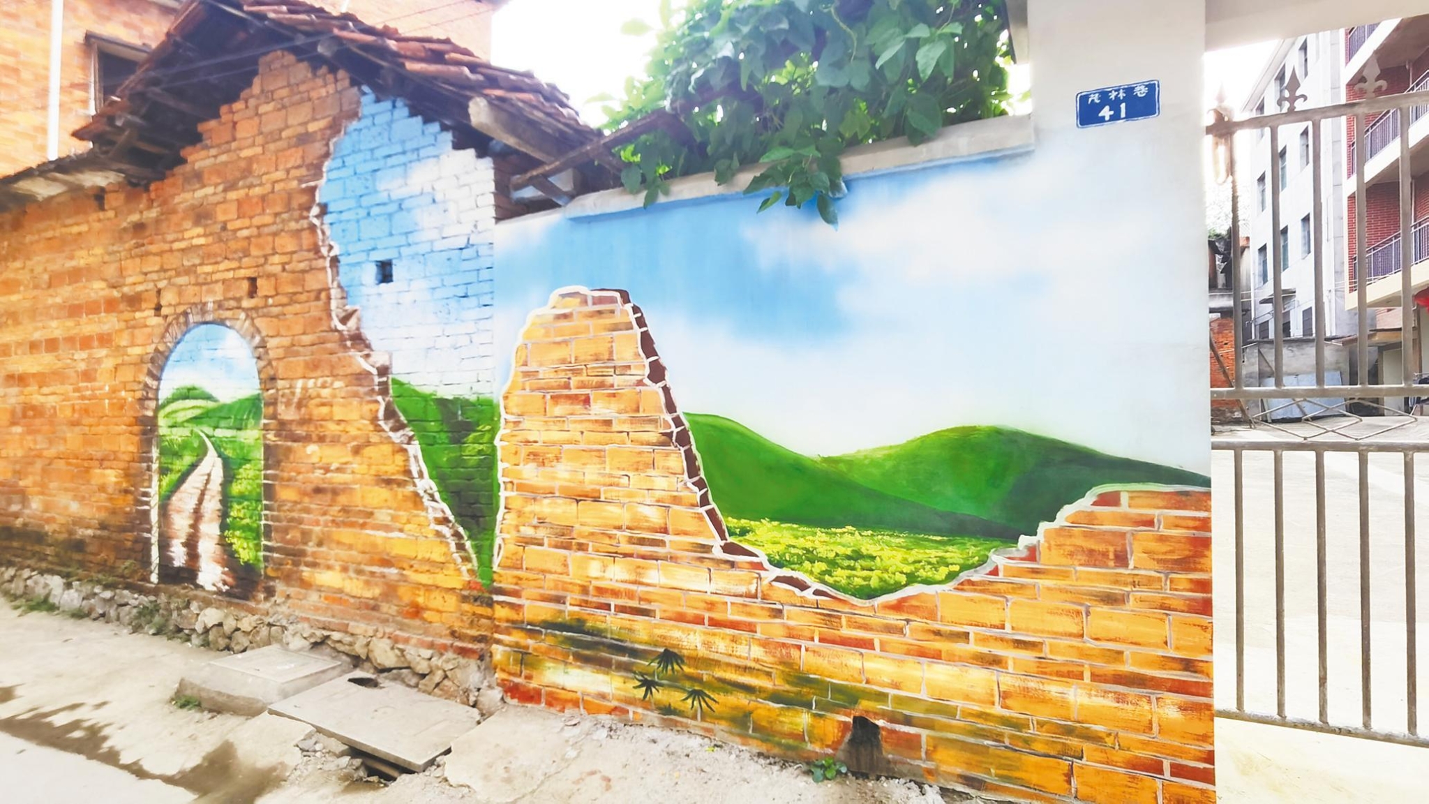 乍一看，真實(shí)磚墻和彩繪磚墻還真分不清。