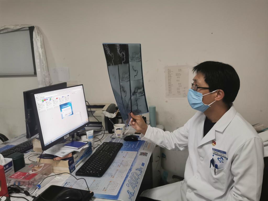 74c76ae9bf2b140d4bedbc9388762e1b