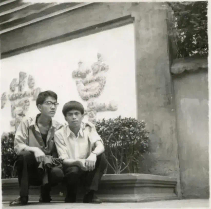 △大學時期的梁益建（左）