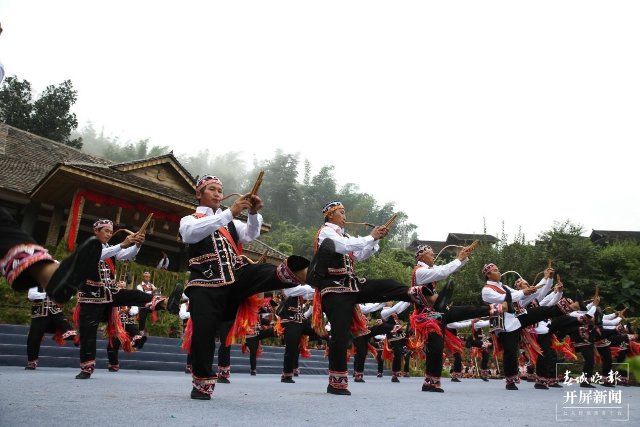 老達(dá)保風(fēng)情實(shí)景原生歌舞 譚春攝.jpg