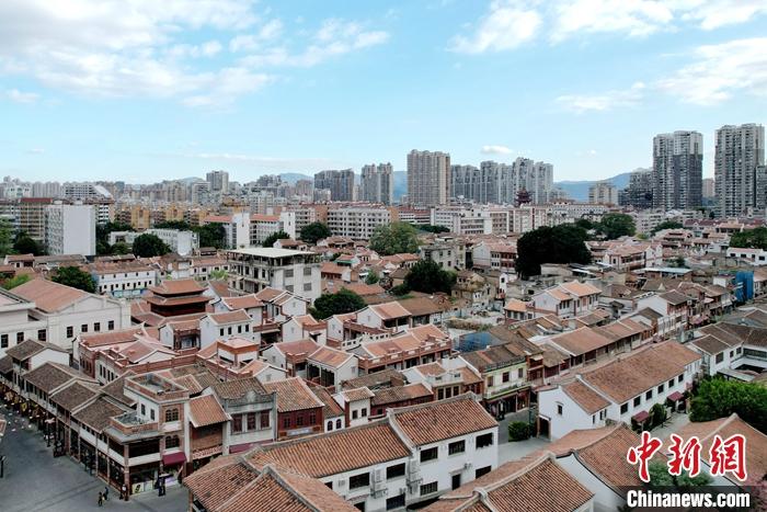 圖為10月28日，航拍漳州古城，古建筑特色鮮明。中新社記者 張金川 攝 