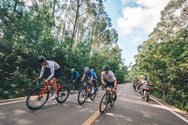 2022七彩云南格蘭芬多自行車節(jié)在玉溪澄江開賽(七彩云南格蘭芬多???節(jié)組委會 供圖)