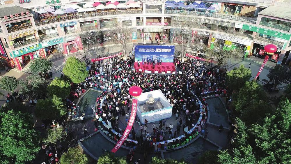 轉(zhuǎn)移就業(yè)現(xiàn)場招聘會 轉(zhuǎn)移就業(yè)現(xiàn)場招聘會