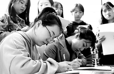 “金九銀十”秋招季 用人需求穩(wěn)中有升，就業(yè)指導(dǎo)還需加強(qiáng)