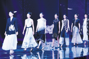 時(shí)裝秀表演。 記者劉凱達(dá)攝2